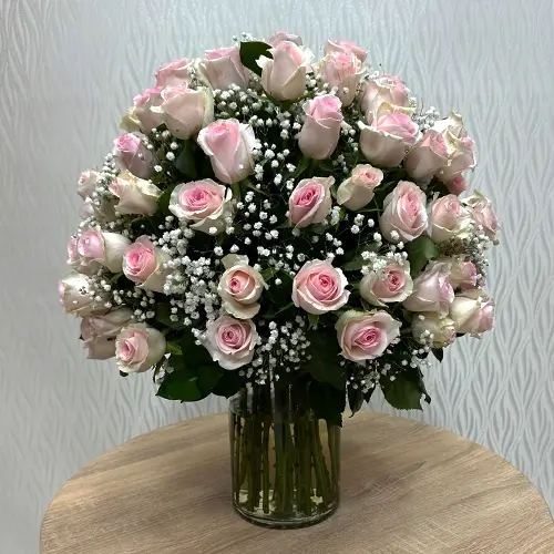 100 Pink Roses In Glass Vase