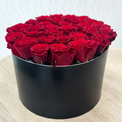 30 red roses in black box