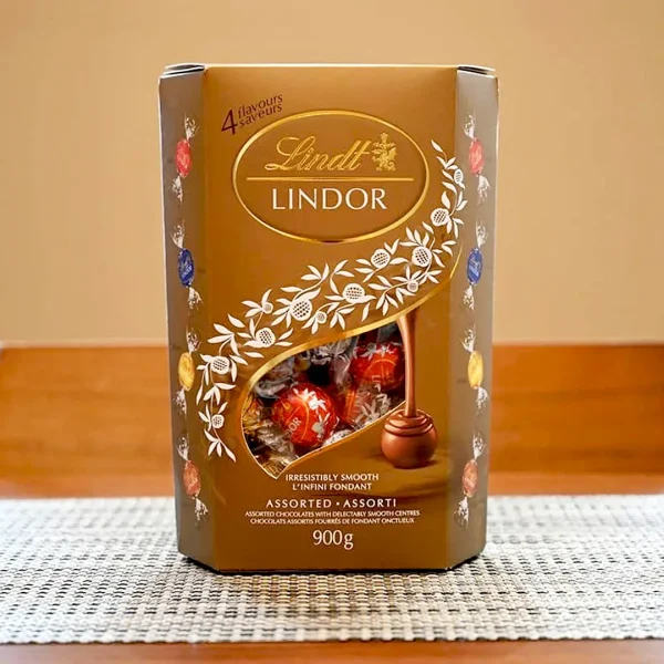 Lindor Assorted Chocolates 900g
