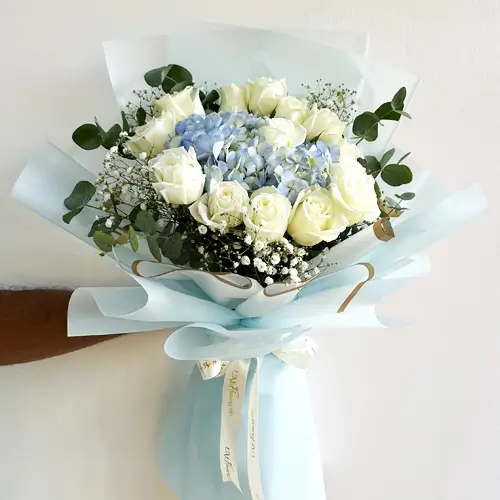 Luxury White Roses Hand Bouquet