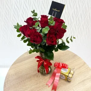 Red Love Rose in Glass Vase